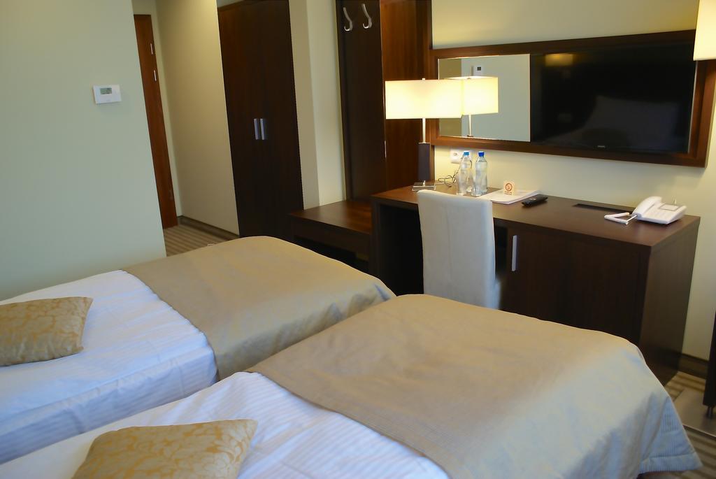 Hotel Lazur Spa & Conference Kaliszki Oda fotoğraf